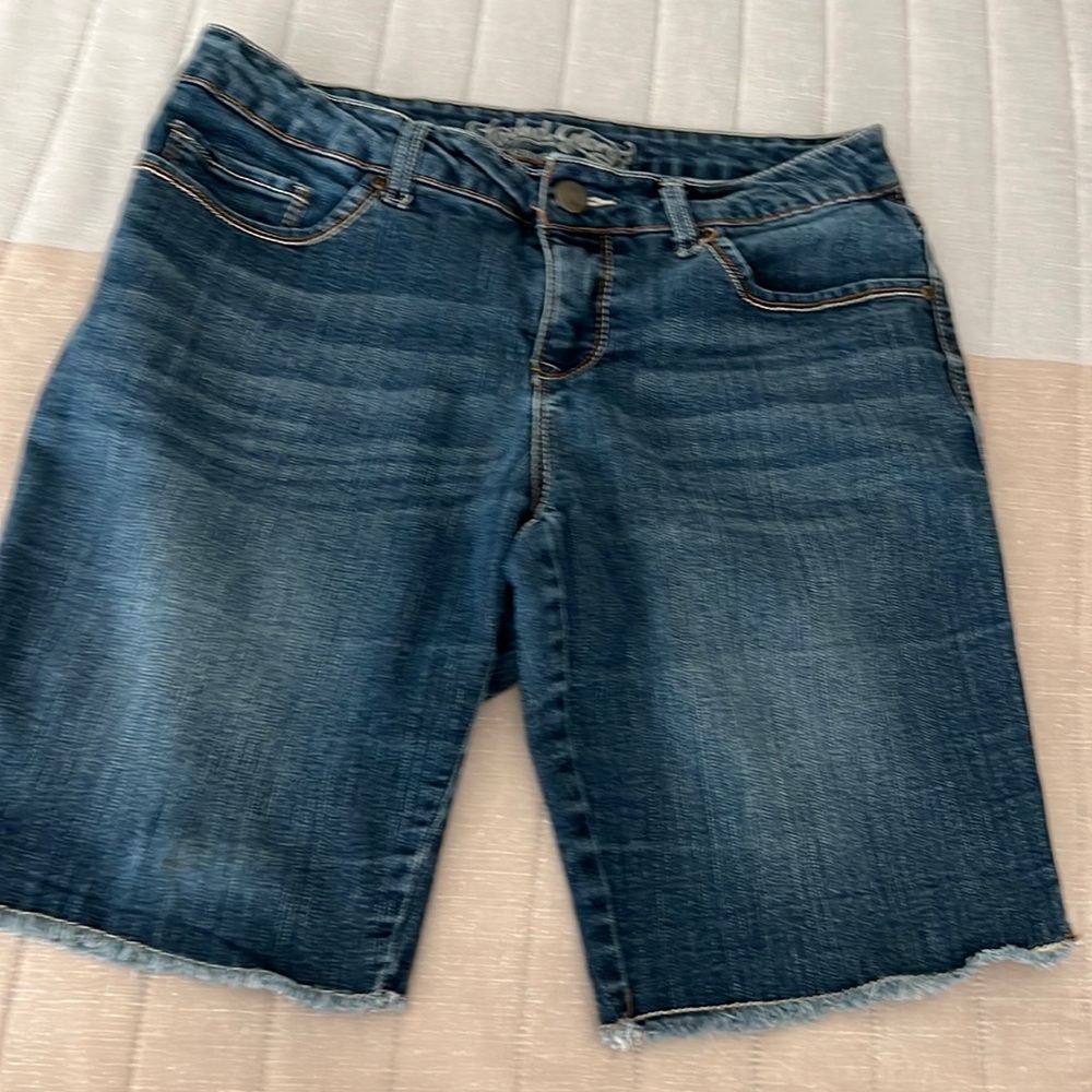 (Faded Glory) BERMUDA  Ladies stretch jeans shorts size 8